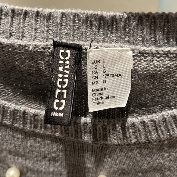 H&M Crewneck Sweater - Picture 2 of 3